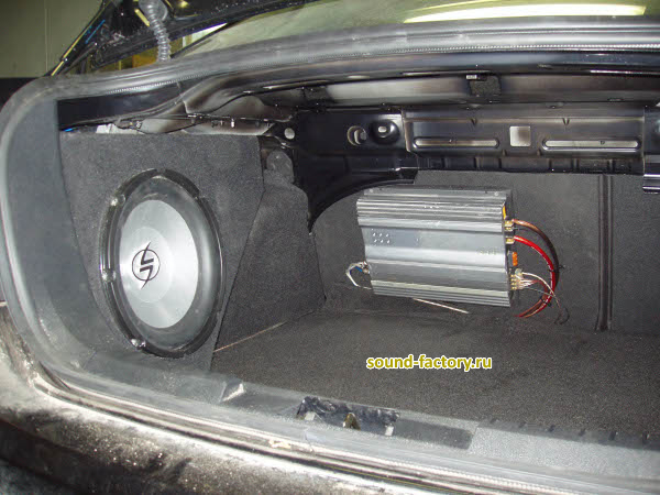 Уставновка: Сабвуфер в Ford Focus II Установка: Сабвуфер в Ford Focus II